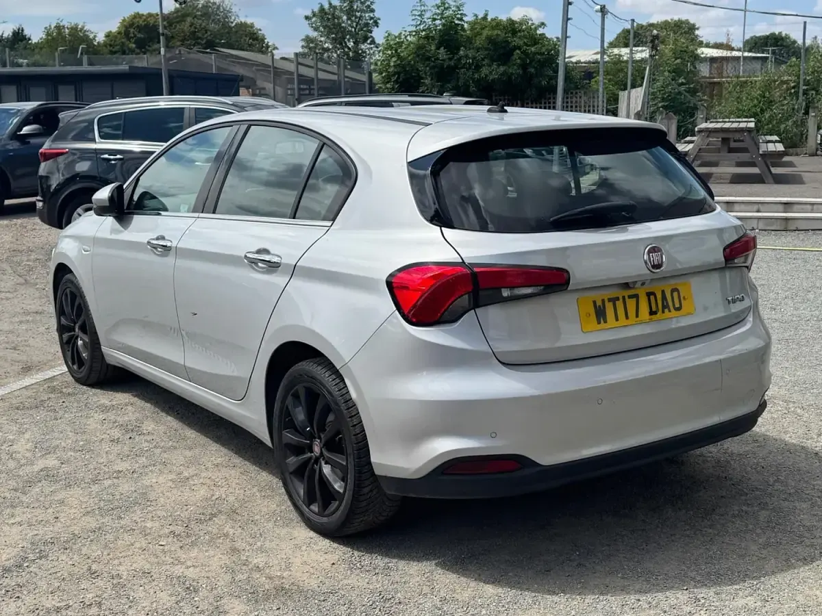 Used Fiat Tipo Lounge 95 HP (69 kW) 2017 Silver Hatchback