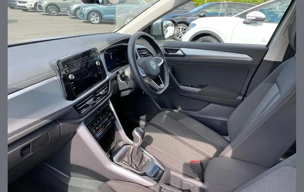 Used VW T-Roc Life 150 HP (110 kW) 2023 Silver SUV