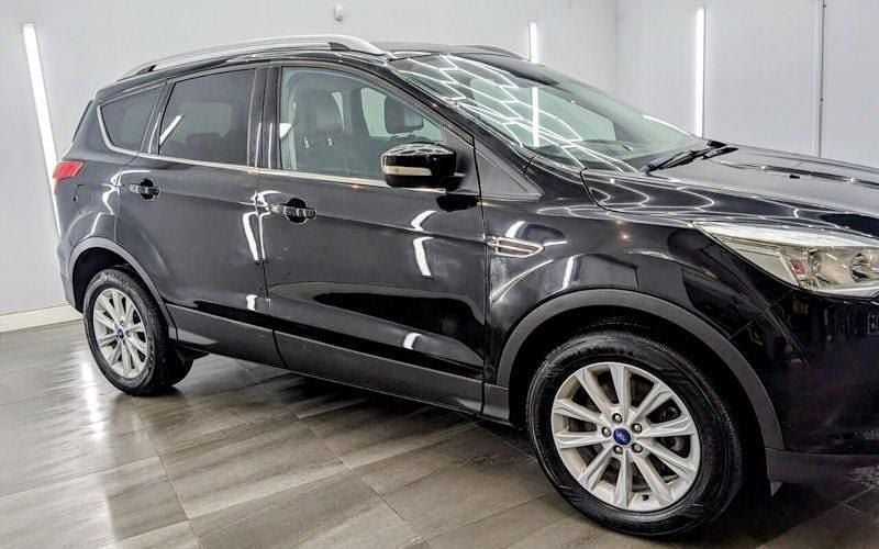 Usado Ford Kuga Titanium 150 CV (110 kW) 2016 Negro SUV