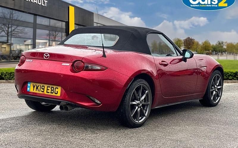 Used Mazda MX5 Inclusive 184 HP (135 kW) 2019 Red Cabriolet