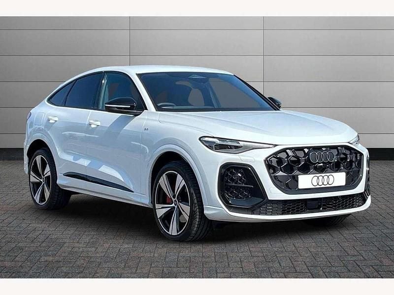 White Used 2025 Audi Q5 Sportback Advanced SUV | £52,695 (Fair price) - Image 1/4