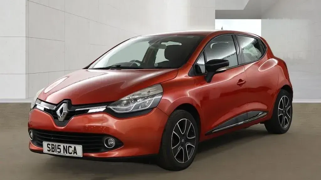 Used Renault Clio Dynamique 75 HP (55 kW) 2015 Red Hatchback