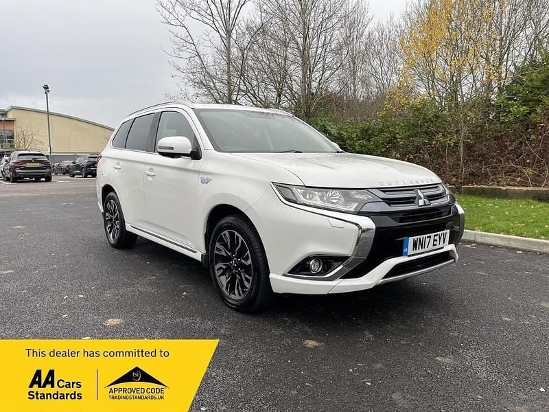Used Mitsubishi Outlander P-HEV 2017 White Estate