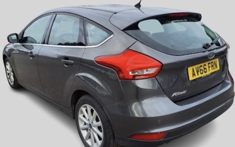 Used Ford Focus Titanium 101 HP (74 kW) 2016 Grey Hatchback