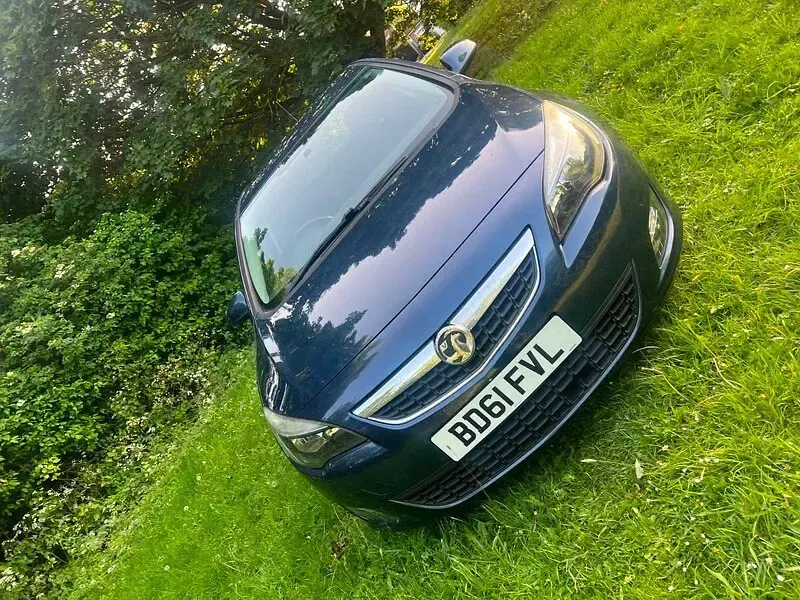 Used Vauxhall Astra SRi 115 HP (84 kW) 2012 Blue Hatchback