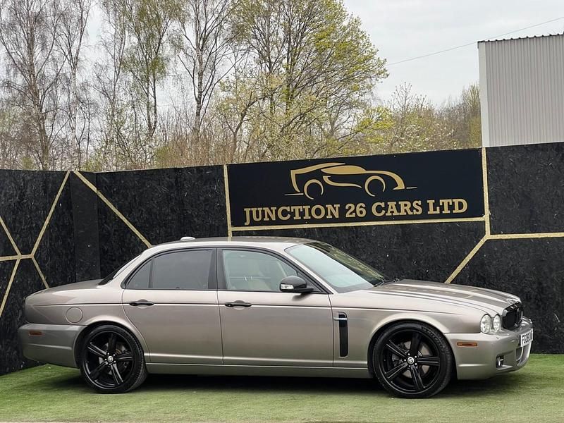 Usado Jaguar XJ 207 HP (152 kW) 2008 Cinzento Sedan