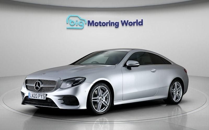 Begagnad Mercedes E220 AMG line 194 HK (142 kW) 2020 Silver Sportkupé