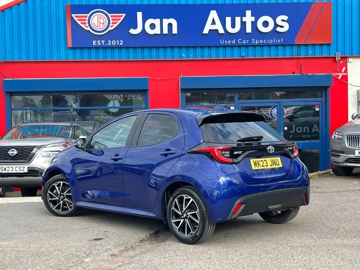 Used Toyota Yaris Hybrid Design 2023 Blue Hatchback
