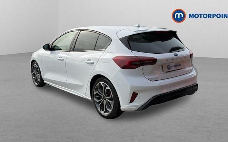 Used Ford Focus ST-Line X 125 HP (91 kW) 2024 White Hatchback