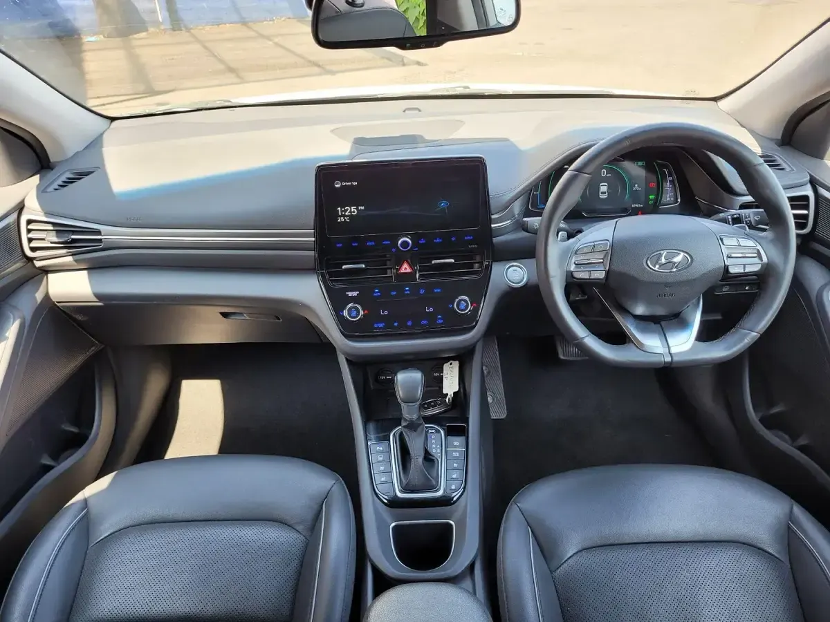 Used Hyundai Ioniq Premium SE 141 HP (103 kW) 2021 White Hatchback