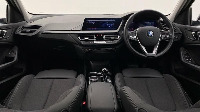 Used BMW 118 Sport Line 134 HP (98 kW) 2024 White Hatchback