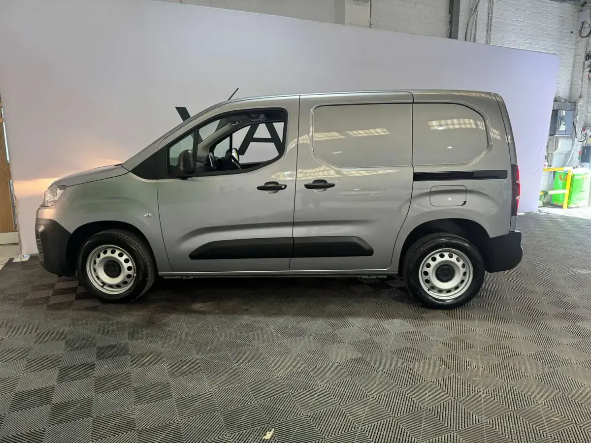 Used Citroën Berlingo 100 HP (73 kW) 2023 Grey MPV