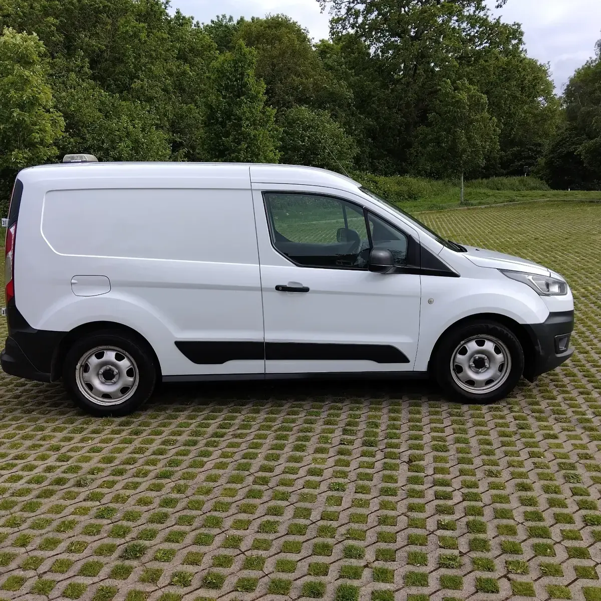 Used Ford Transit 100 HP (73 kW) 2019 White Van