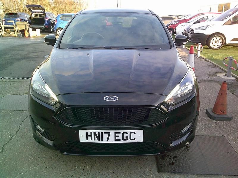 Used Ford Focus ST-Line 125 HP (91 kW) 2017 Black Hatchback