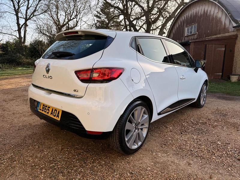 Used Renault Clio IV Dynamique 90 HP (66 kW) 2016 White Hatchback