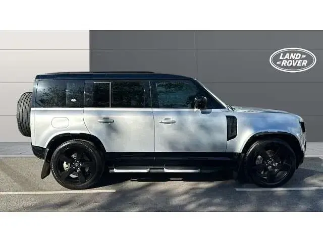 Used Land Rover Defender HSE Dynamic 249 HP (183 kW) 2022 Silver SUV