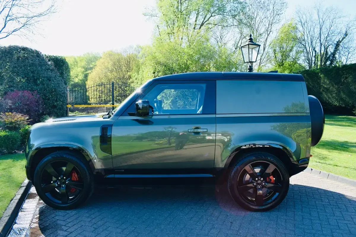 Used Land Rover Defender S 345 HP (253 kW) 2025 Green SUV