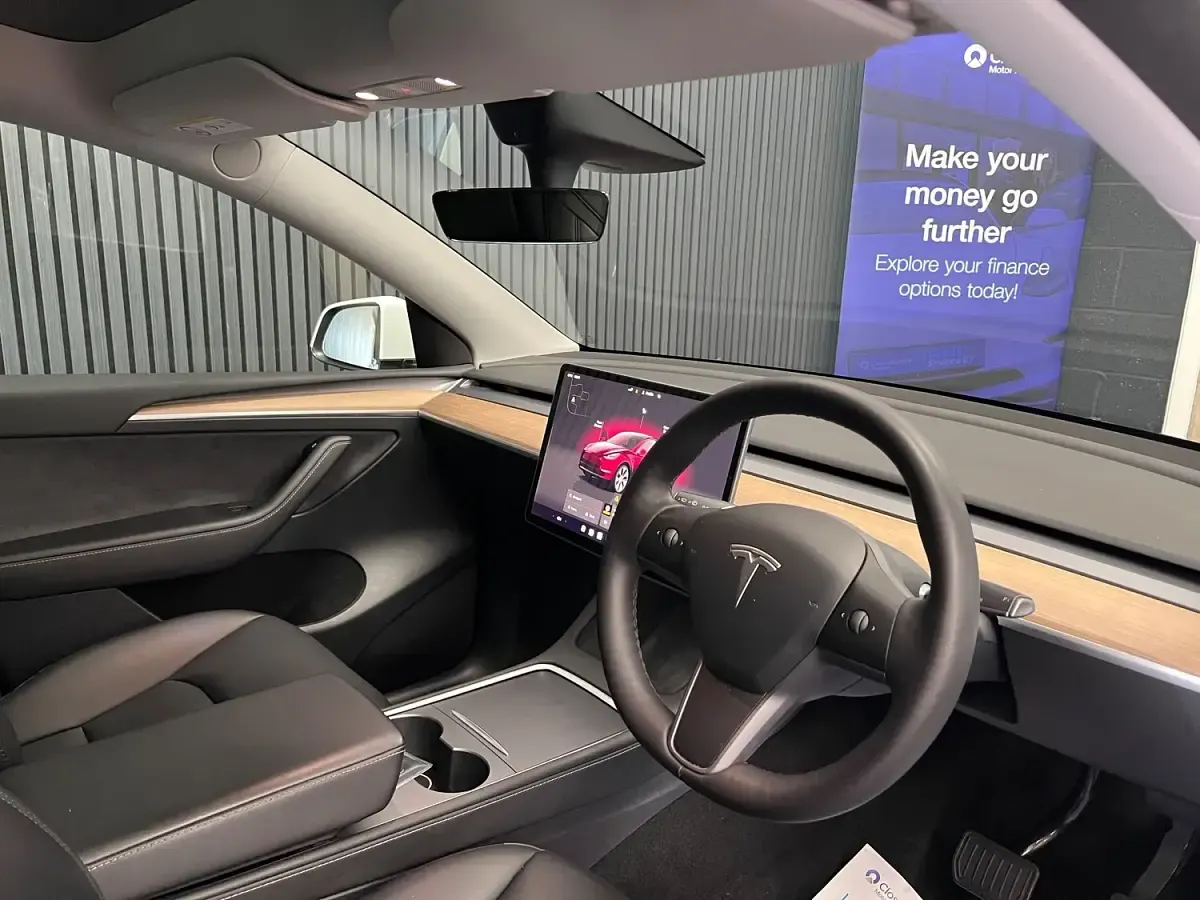 Used Tesla Model Y Long Range AWD 378 kW (514 HP) 2022 White SUV