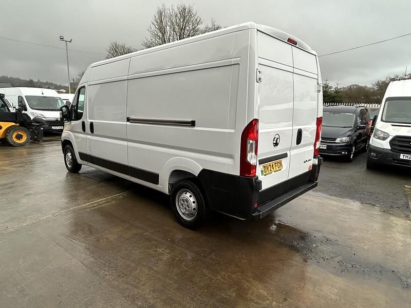 Used Vauxhall Movano 140 HP (102 kW) 2024 White