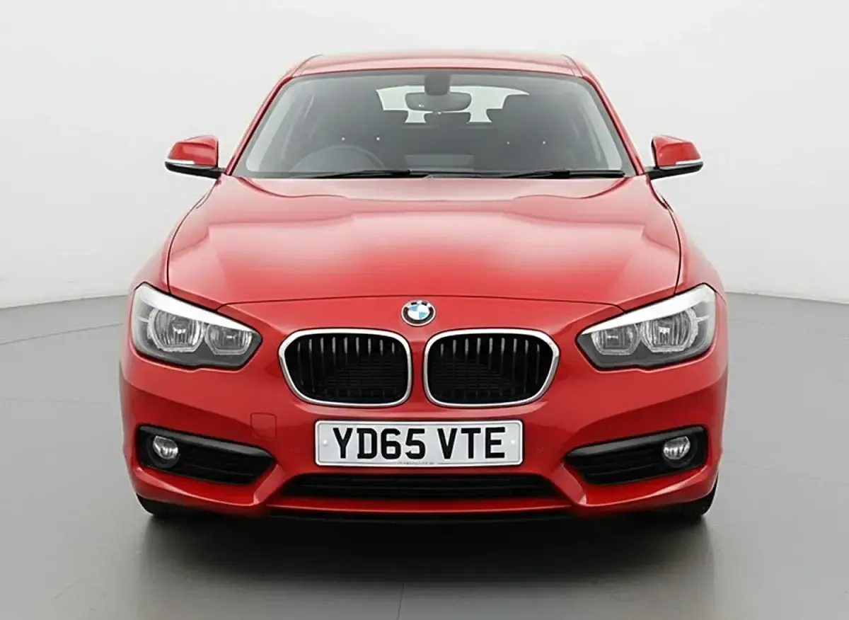 Used BMW 118 Comfort Edition 2015 Red Hatchback