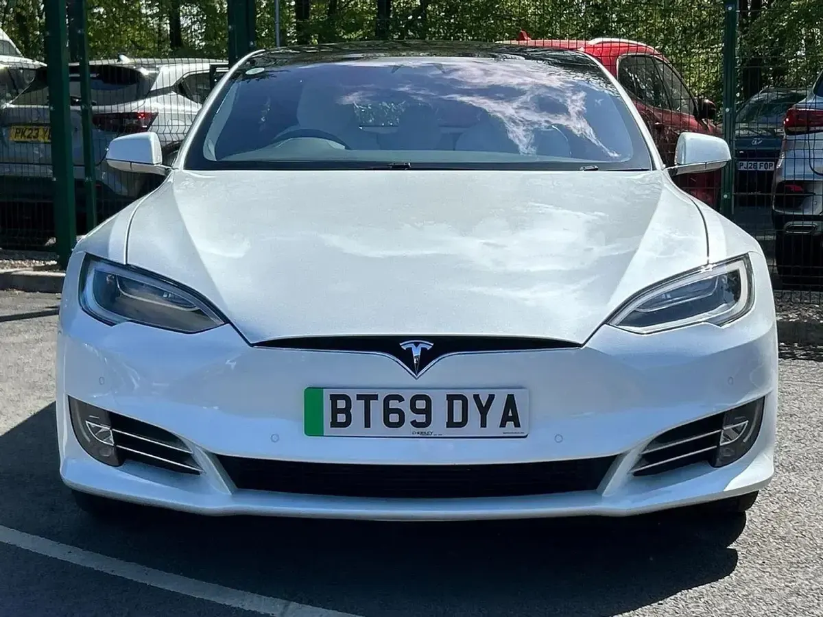 Used Tesla Model S 306 kW (417 HP) 2019 White Hatchback