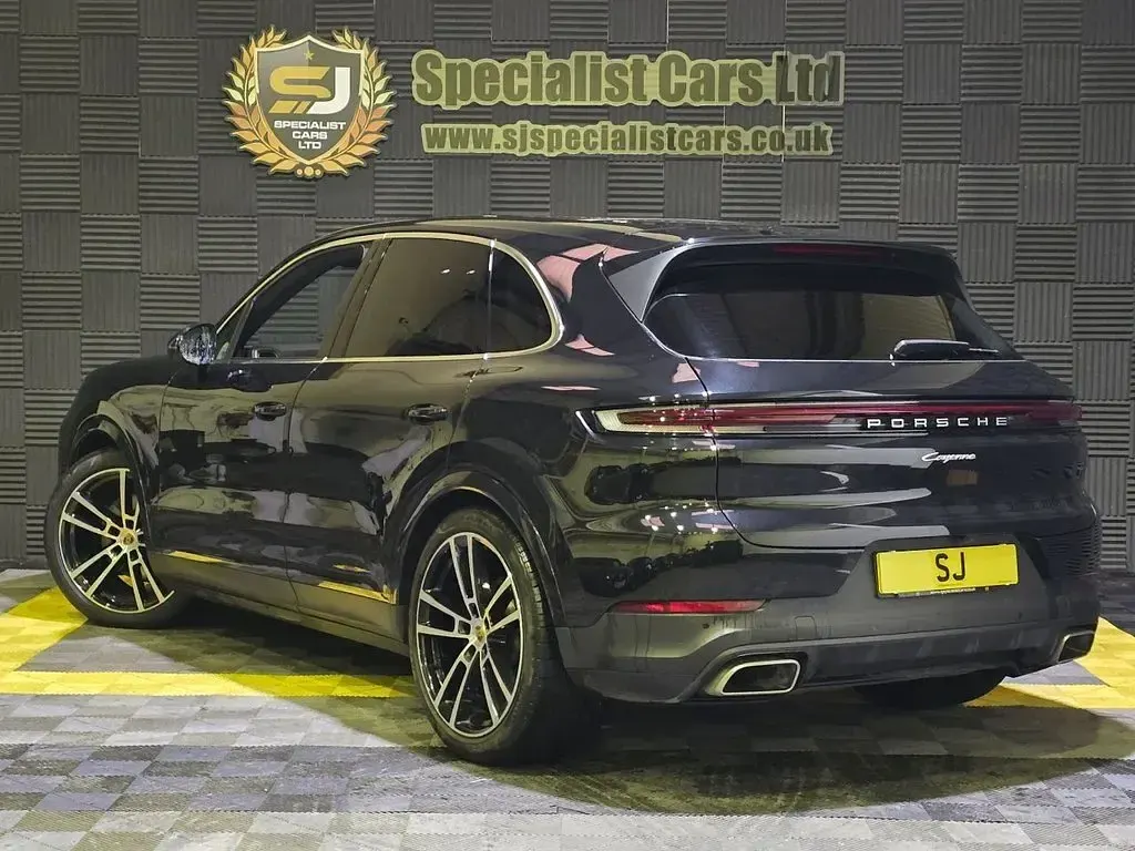 Used Porsche Cayenne 353 HP (259 kW) 2024 Black SUV