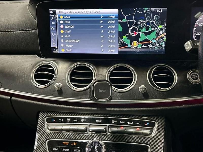 Begagnad Mercedes E220 AMG line 194 HK (142 kW) 2019 Blå Sedan