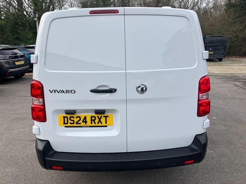 Used Vauxhall Vivaro 145 HP (106 kW) 2024 White MPV
