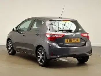 Used Toyota Yaris Hybrid 100 HP (73 kW) 2018 Grey Hatchback