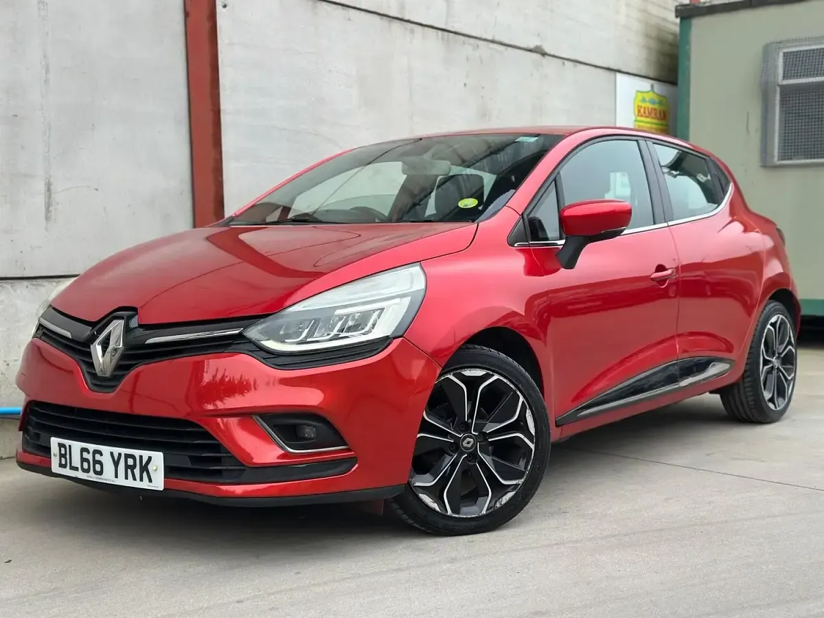 Used Renault Clio Dynamique 2016 Red Hatchback