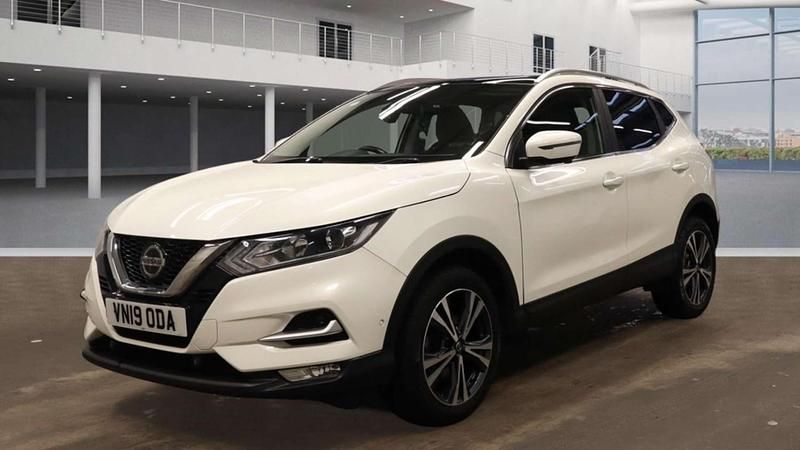Used Nissan Qashqai N-Connecta 140 HP (102 kW) 2019 White SUV