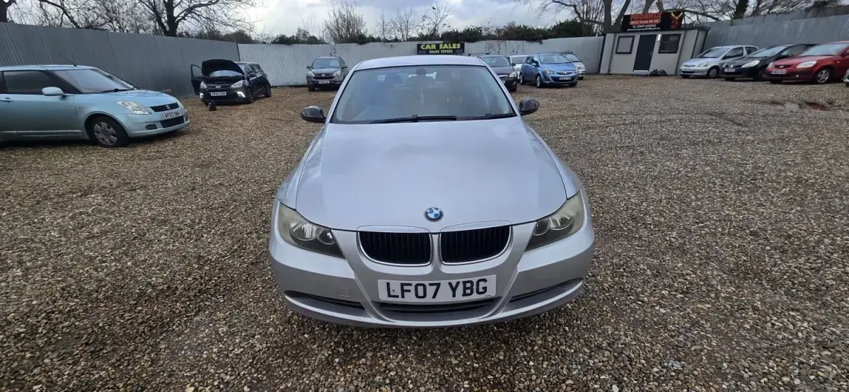 Begagnad BMW 320 2007 Silver Sedan