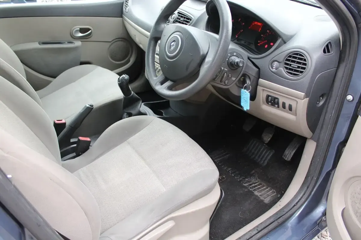 Used Renault Clio Expression 86 HP (63 kW) 2008 Blue Hatchback