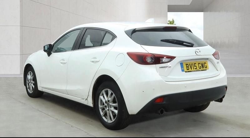Used Mazda 3 165 HP (121 kW) 2015 White Hatchback