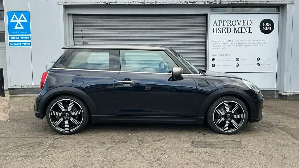 Used Mini Cooper Exclusive 134 HP (98 kW) 2021 Black Hatchback