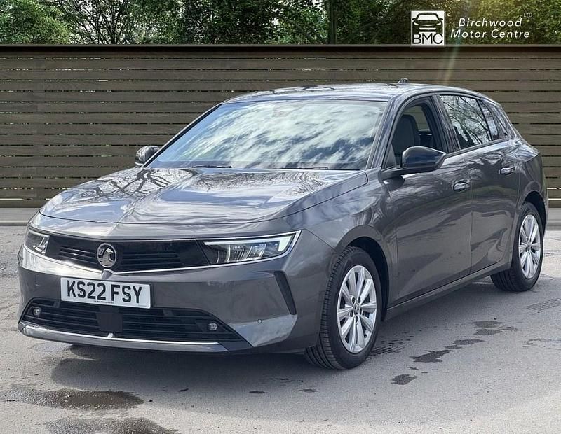 Second-hand Vauxhall Astra Design Edition 110 CP (80 kW) 2022 Gri Hatchback