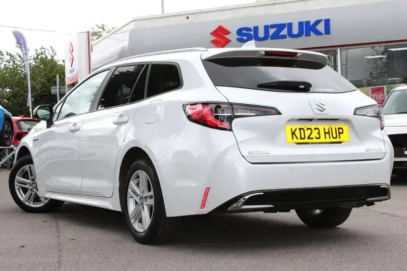 Used Suzuki Swace 140 HP (102 kW) 2023 White Estate