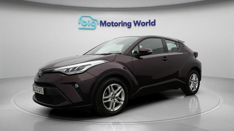 Used Toyota C-HR 122 HP (89 kW) 2022 Mauve/purple SUV