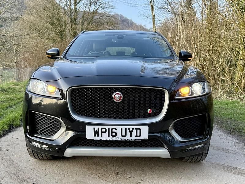 Used Jaguar F-Pace Supercharged 380 HP (279 kW) 2016 Black SUV
