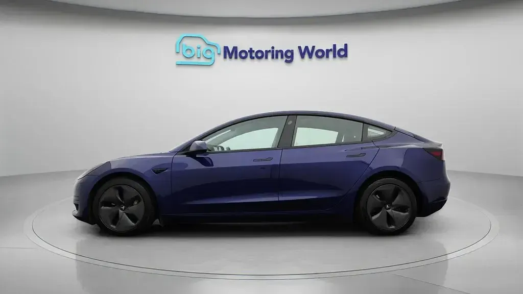 Używany Tesla Model 3 Standard Range Plus 177 kW (241 KM) 2022 Sedan/Limuzyna