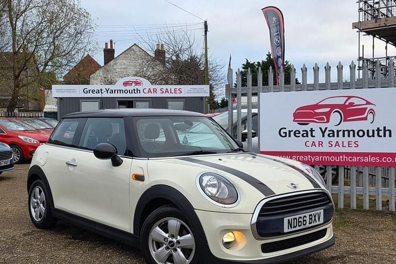 White Used 2016 Mini Cooper D Hatch Hatchback | £7,695 (Good price) - Image 1/1