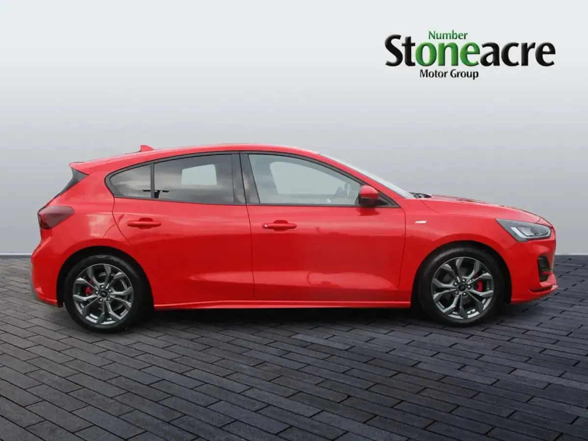 Używany Ford Focus ST-Line 123 KM (90 kW) 2024 Czerwony Hatchback