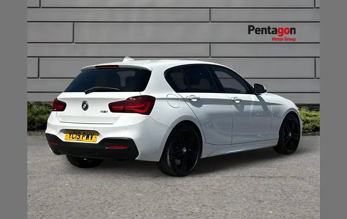 Used BMW 118 Efficient Dynamics 134 HP (98 kW) 2019 White Hatchback