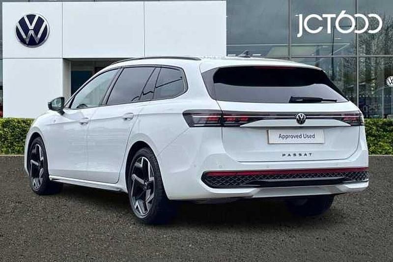 Used VW Passat R-line 150 HP (110 kW) 2024 White Estate