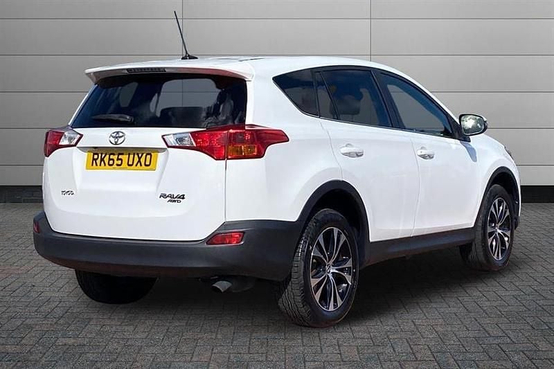 Used Toyota RAV4 124 HP (91 kW) 2015 Pure white SUV