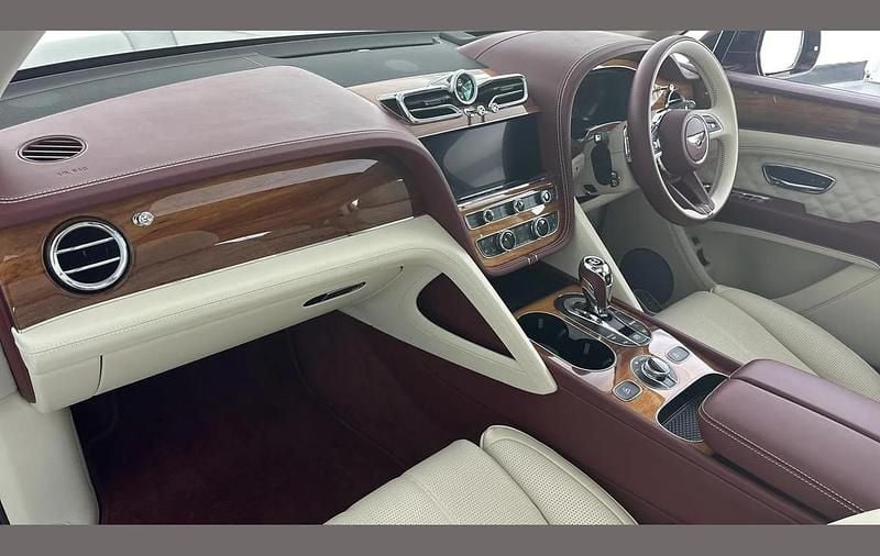 Used Bentley Bentayga Mulliner 541 HP (397 kW) 2021 Red SUV