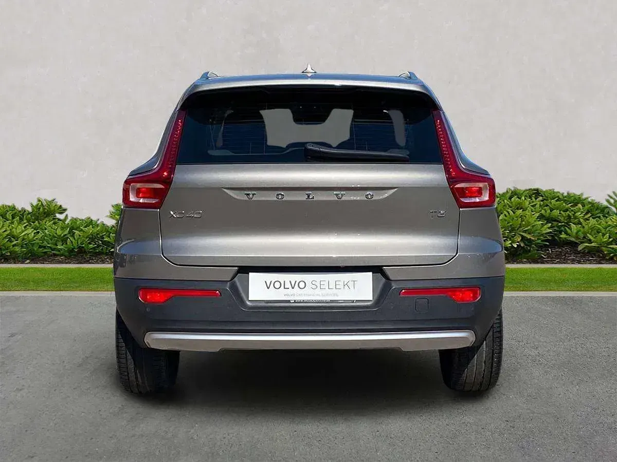 Used Volvo XC40 Momentum 163 HP (119 kW) 2022 Grey SUV