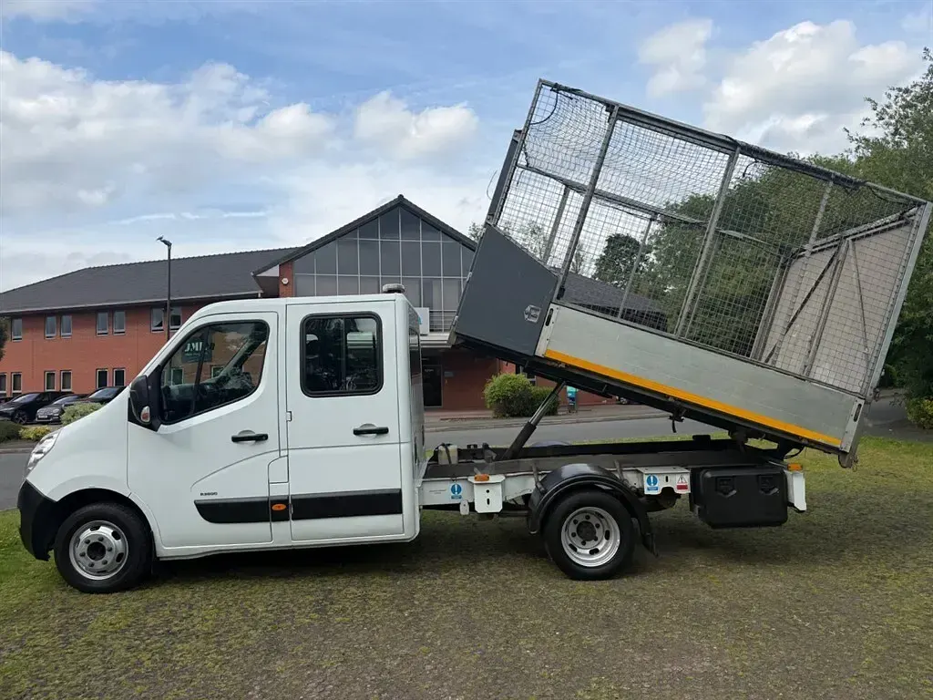 Used Vauxhall Movano 145 HP (106 kW) 2017 White MPV