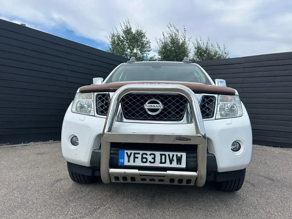 Used Nissan Navara Tekna 2013 White Pickup
