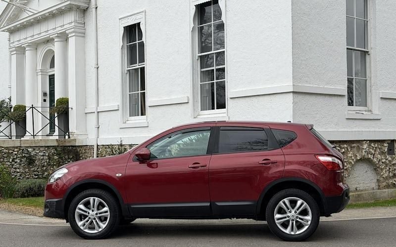 Used Nissan Qashqai Acenta 117 HP (86 kW) 2013 Red SUV